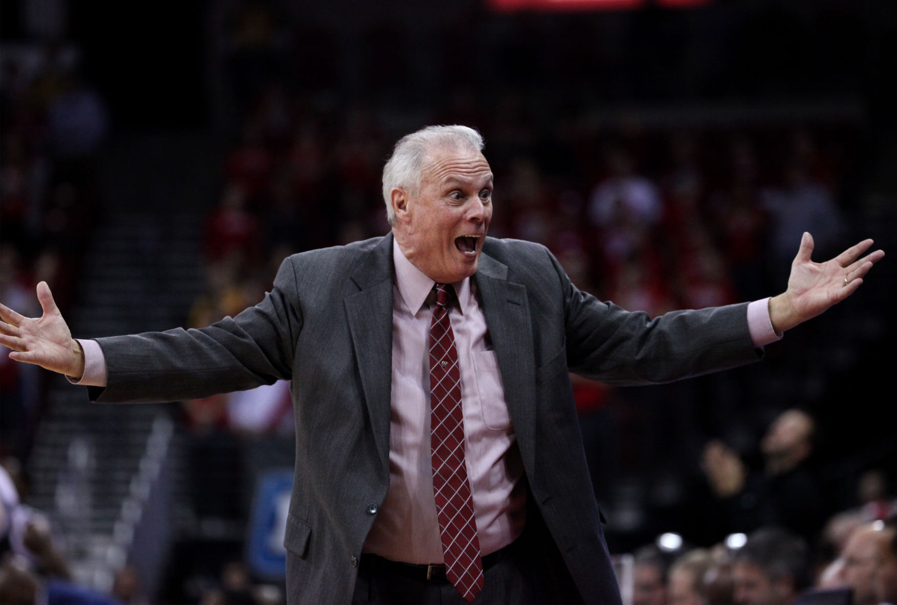 HALL CALLS BO